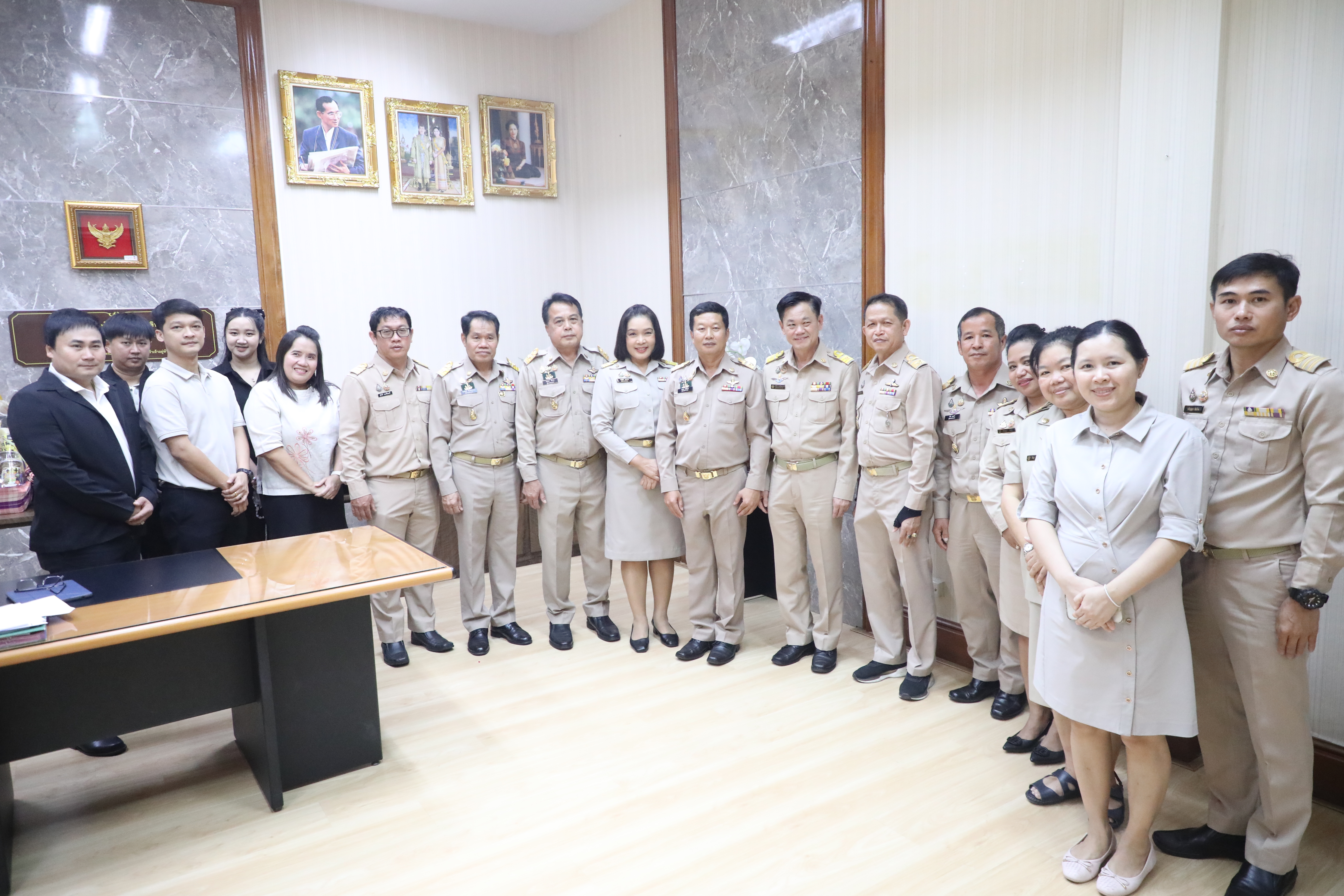 title - ส.ป.ก. ร่วมกัน สวัสดีปีใหม่ ผู้บริหารสำนักงานการปฏิรูปที่ดินเพื่อเกษตรกรรม พร้อมรับพรต้อนรับปีใหม่ 2569